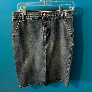 Gap denim skirt size 2 excellent condition